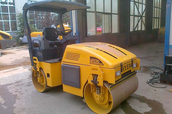 振動壓路機(jī)