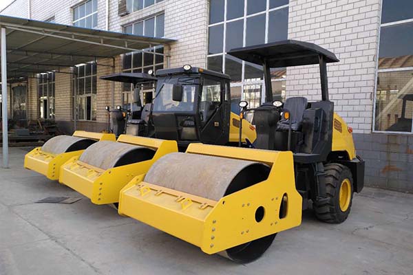 <a href='http://www.bjlqt.cn' target='_blank'>壓路機(jī)</a>