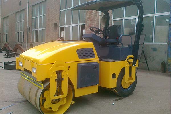 <a href='http://www.bjlqt.cn' target='_blank'>壓路機</a>