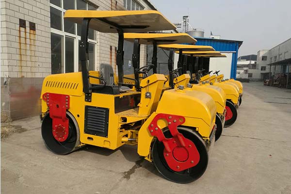 <a href='http://www.bjlqt.cn/product/77.html' target='_blank'>振動壓路機</a>